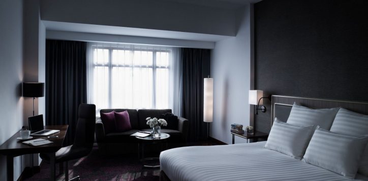 01-deluxe-room-king-bed-3