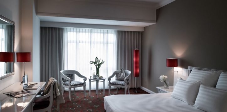 01-superior-room-king-bed-2