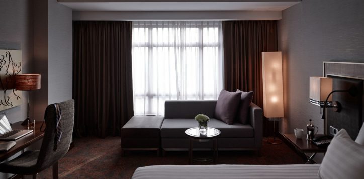 02-deluxe-executive-king-bed-2-2
