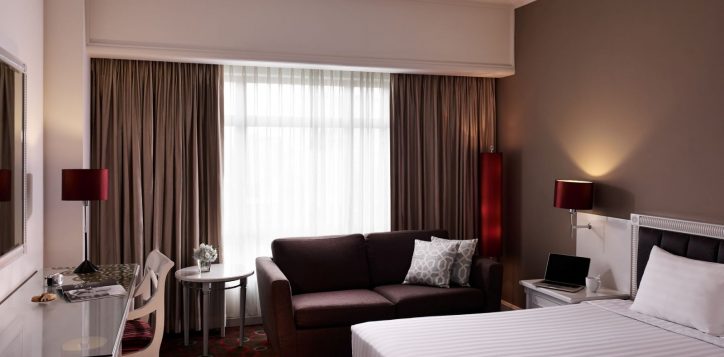 02-superior-room-king-bed-2-2