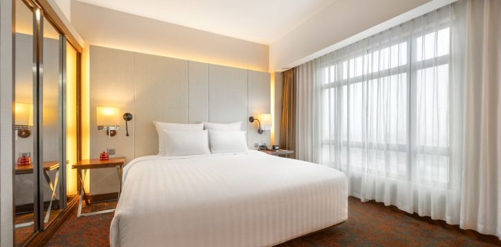 07-deluxe-suites-bedroom-2-2
