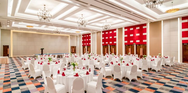 van-mieu-grand-ballroom-round-table-setup-2-2
