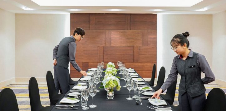 western-style-table-setup-1-2